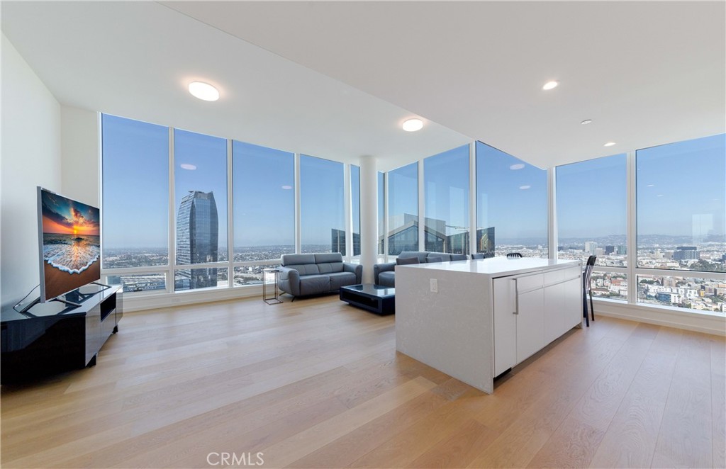 877 Francisco Street 4211