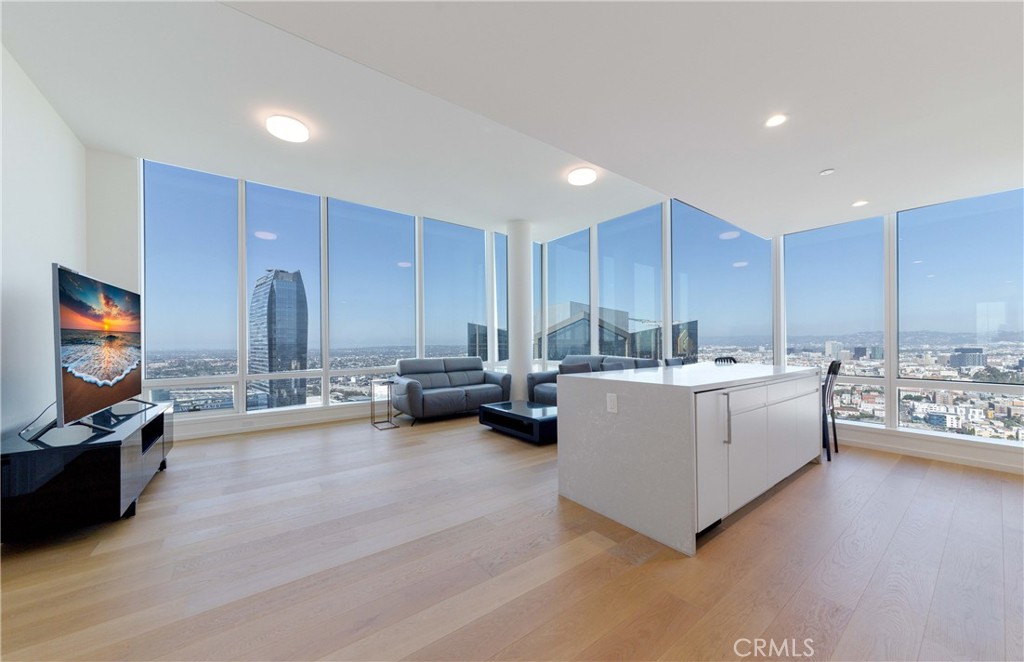 877 Francisco Street 4211