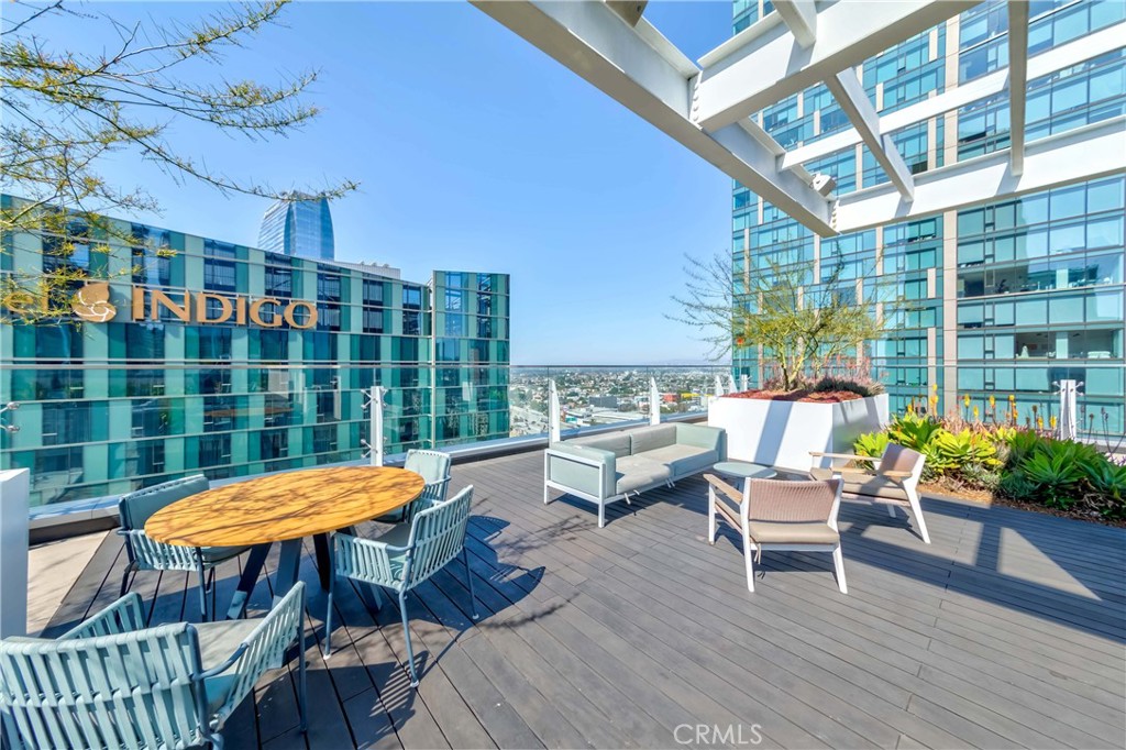 877 Francisco Street 4211