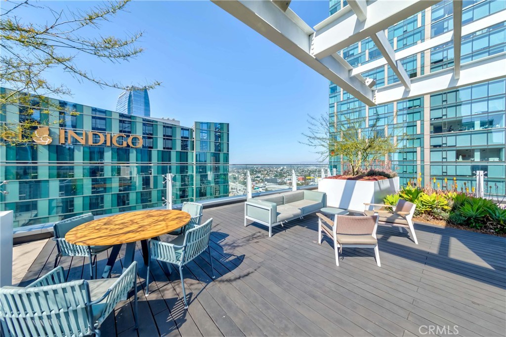 877 Francisco Street 4211