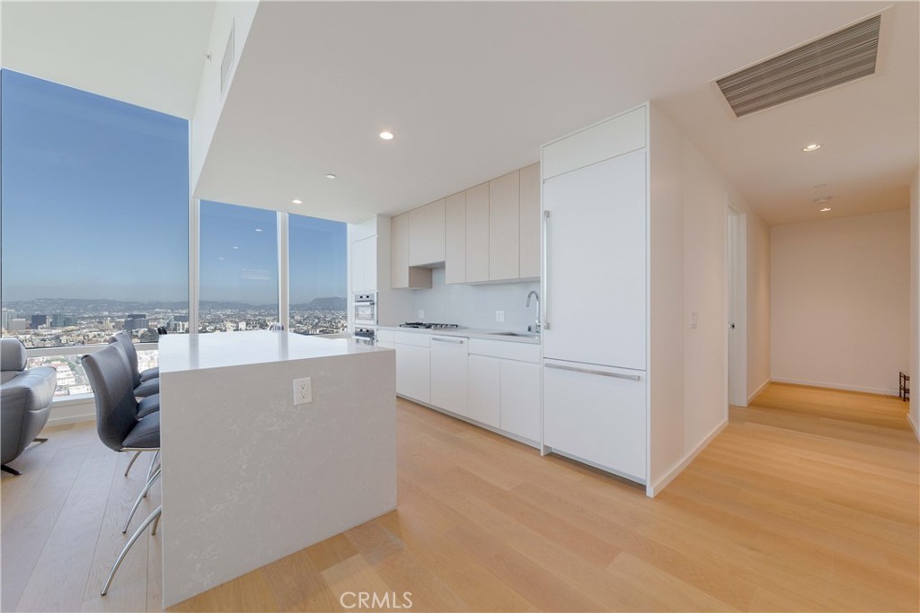 877 Francisco Street 4211