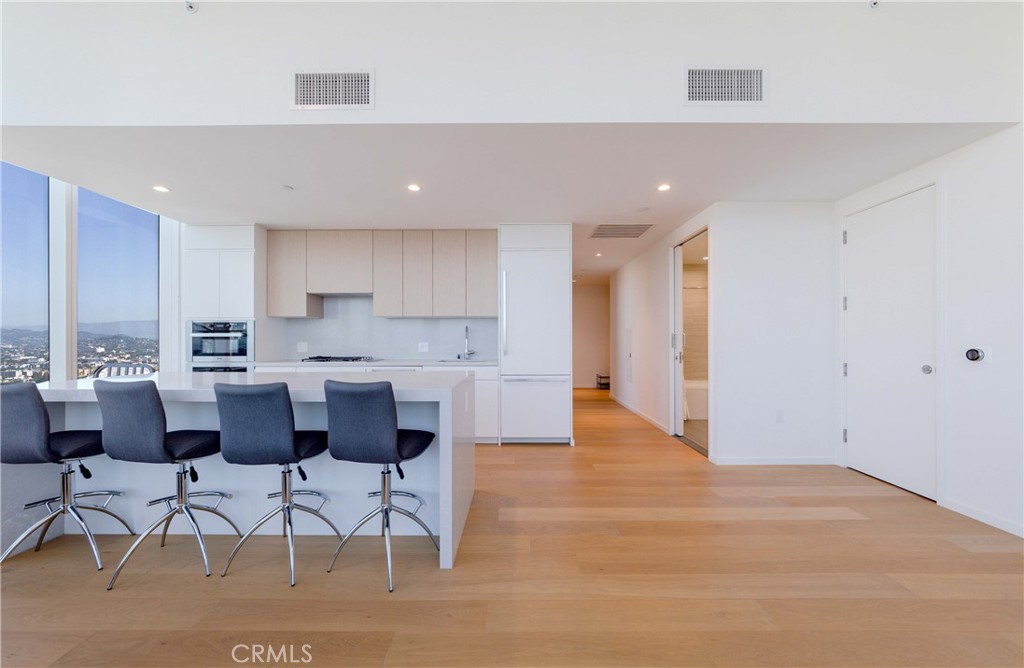 877 Francisco Street 4211