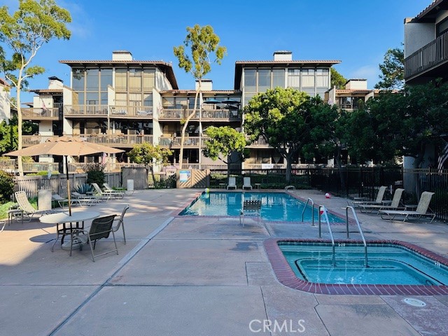 6229 NW Marina Pacifica Drive N