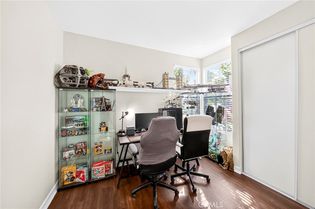 1099 S San Marino
