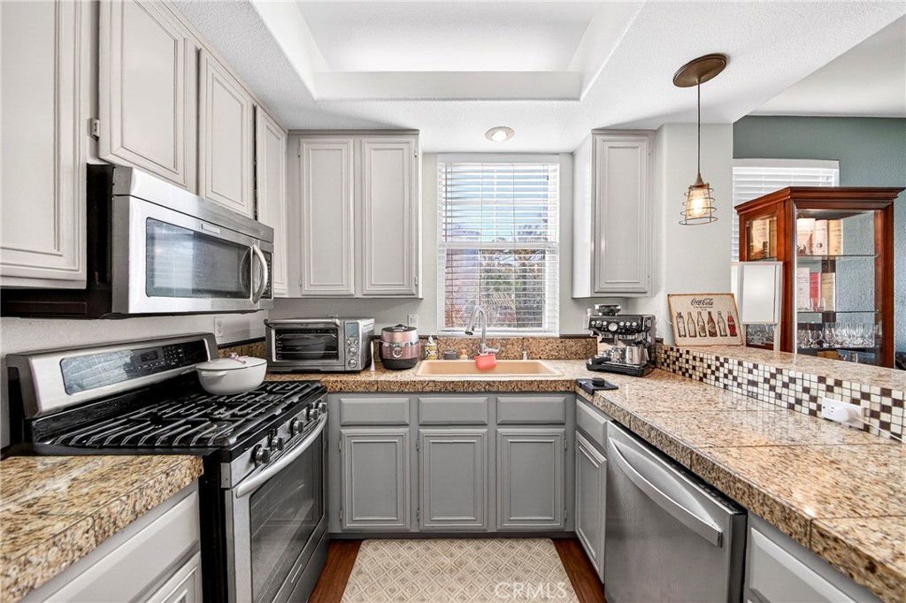 1099 S San Marino
