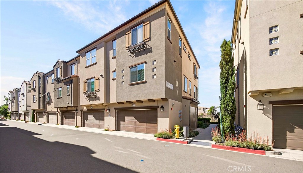 257 N Magnolia Avenue 1