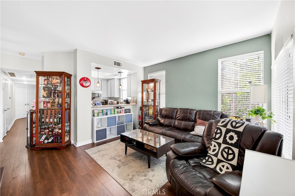 1099 S San Marino