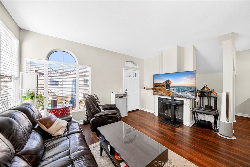 1099 S San Marino