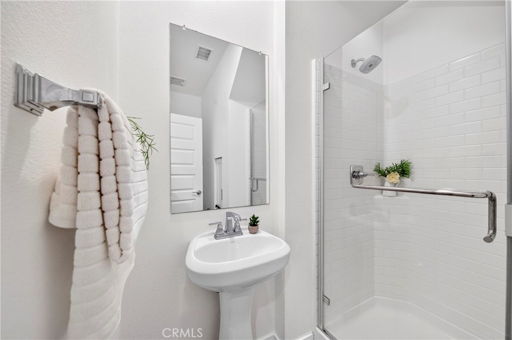 249 N Magnolia 3