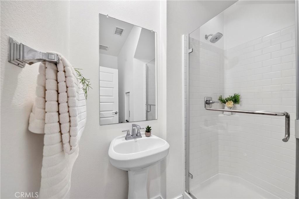 249 N Magnolia 3
