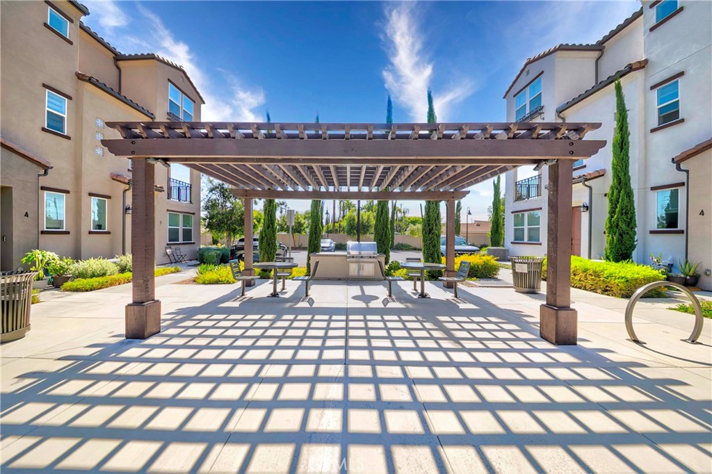 249 N Magnolia 3
