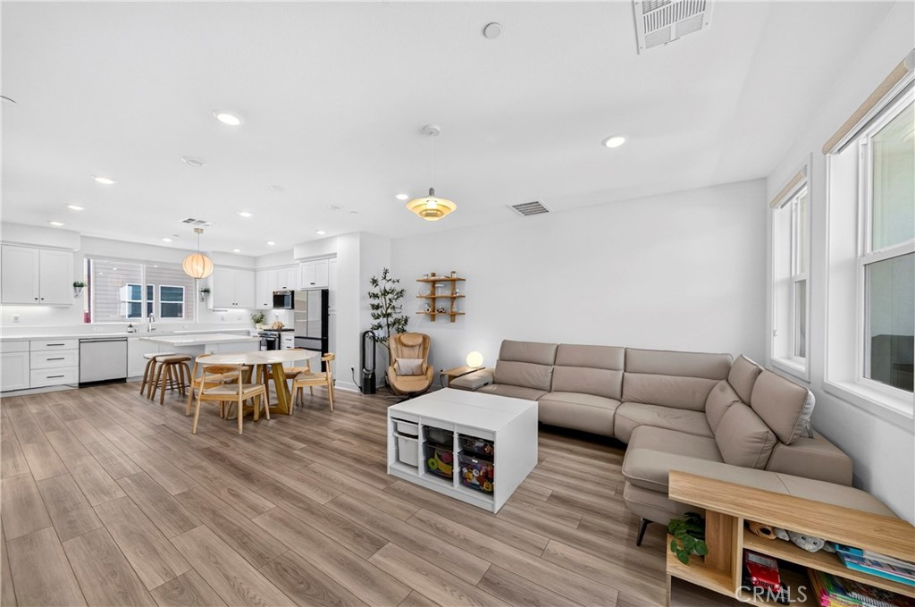 1649 W Lincoln Avenue 103