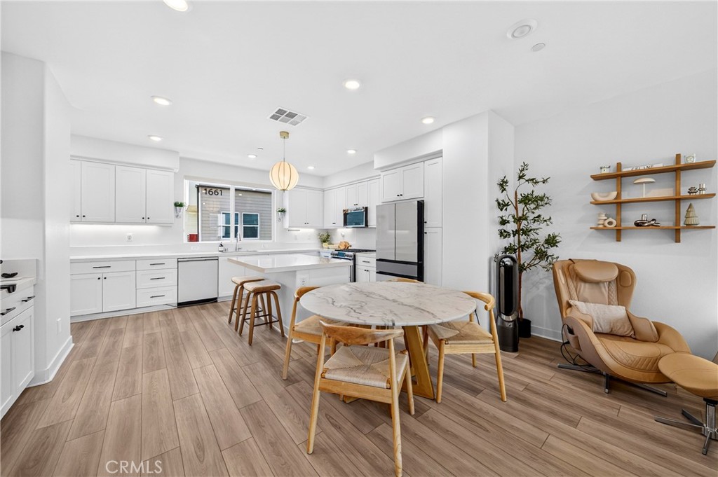 1649 W Lincoln Avenue 103