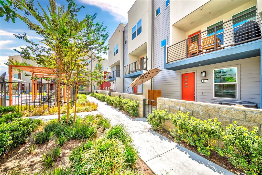 1649 W Lincoln Avenue 103