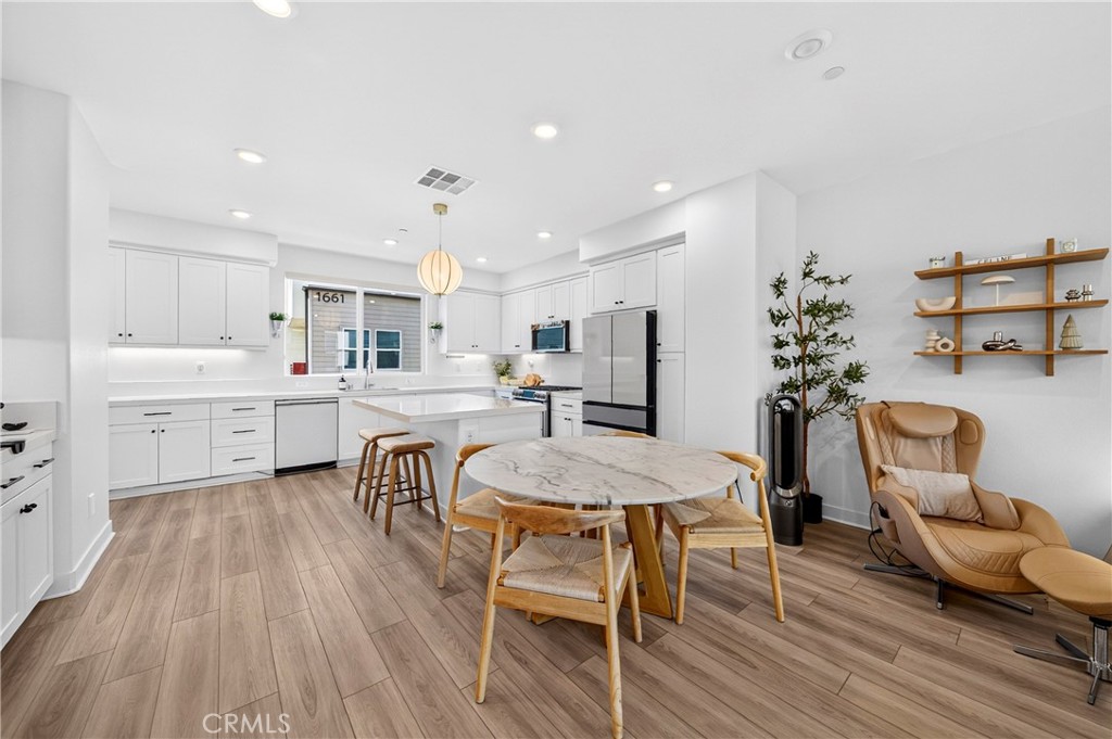 1649 W Lincoln Avenue 103