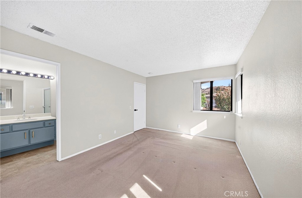 25 Willowcrest