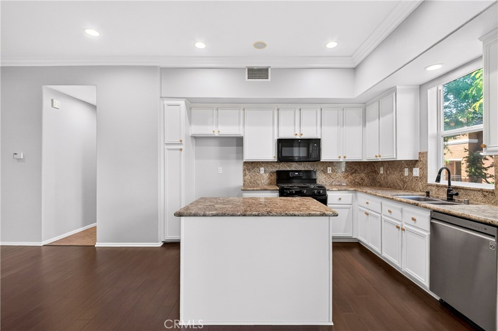 2260 Clark