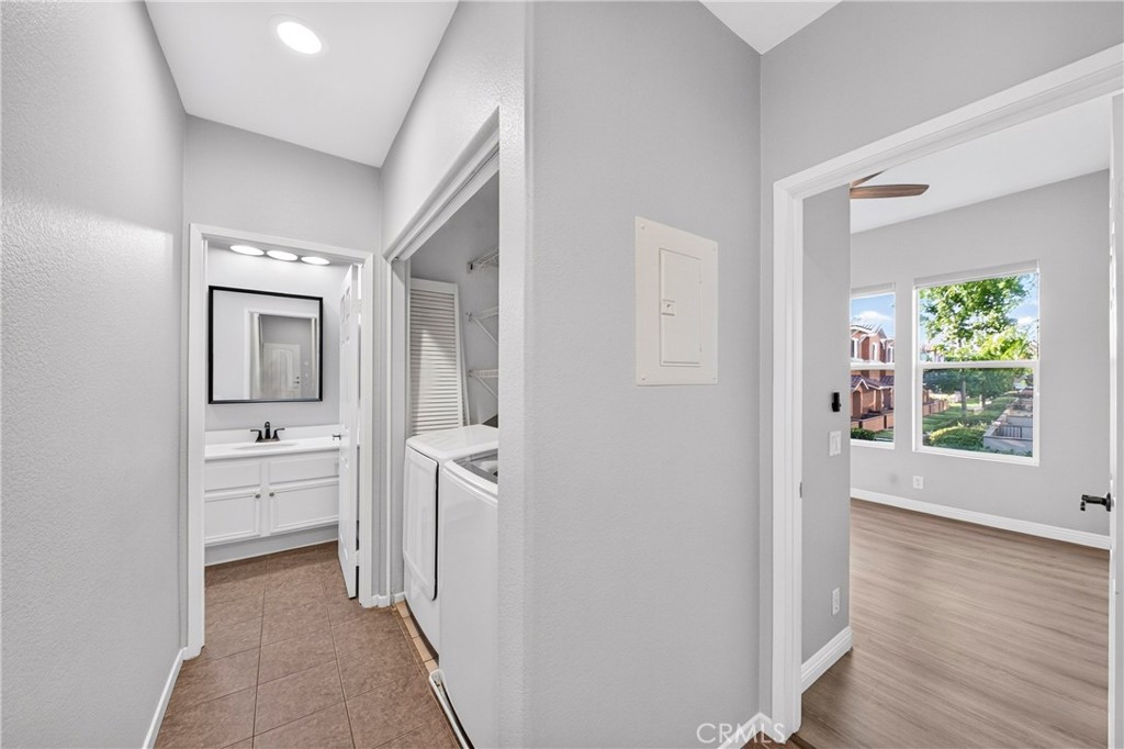 2260 Clark