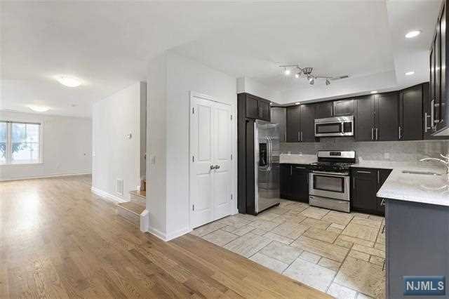 435-2 Whiton Street 2