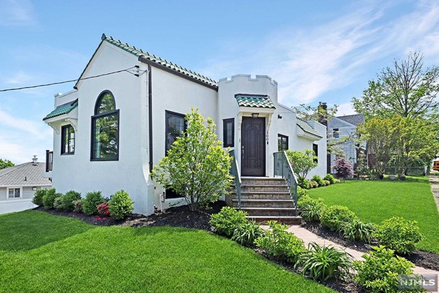 300 Pasadena Avenue