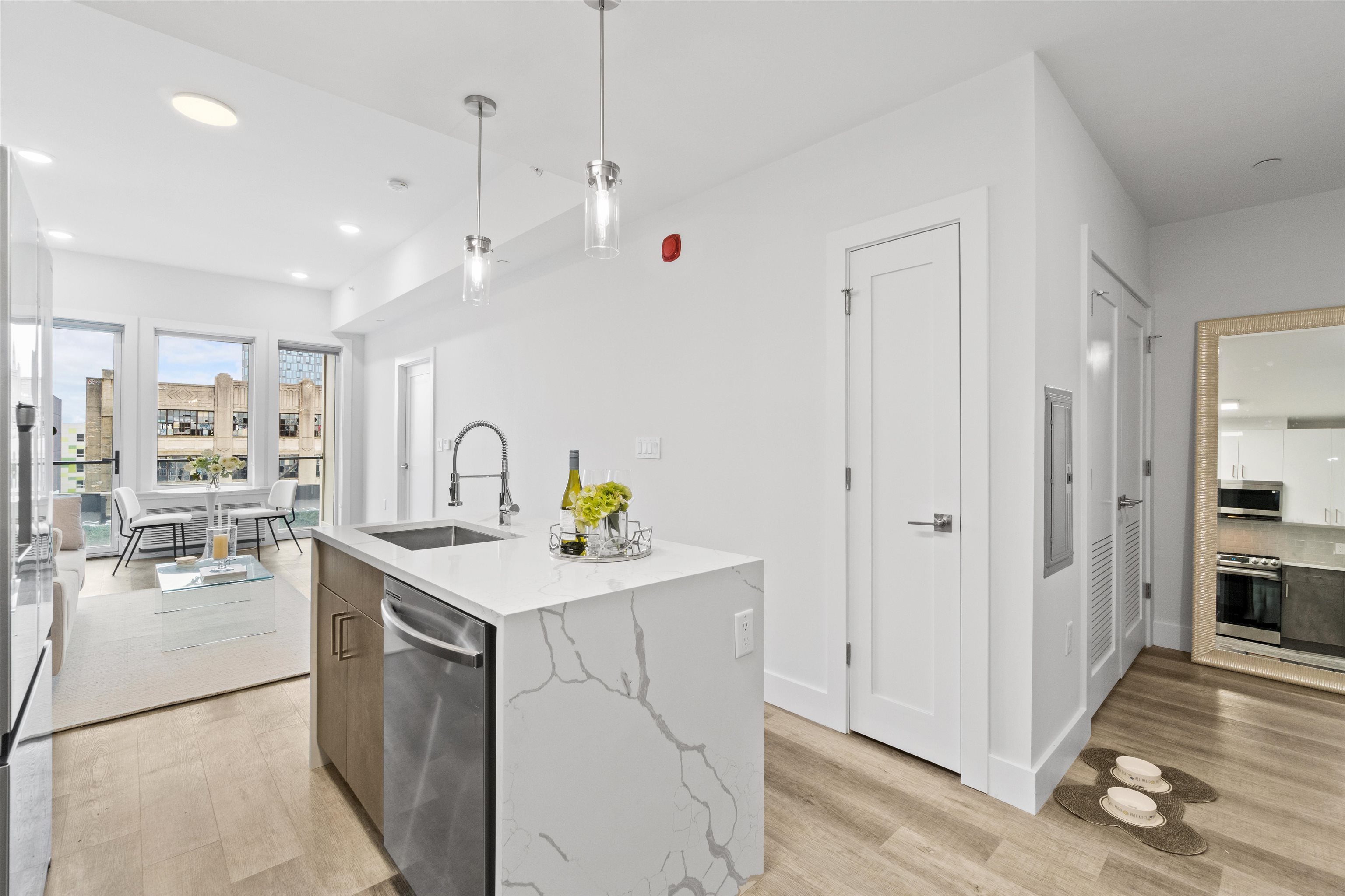 412 WHITON ST Unit: 208