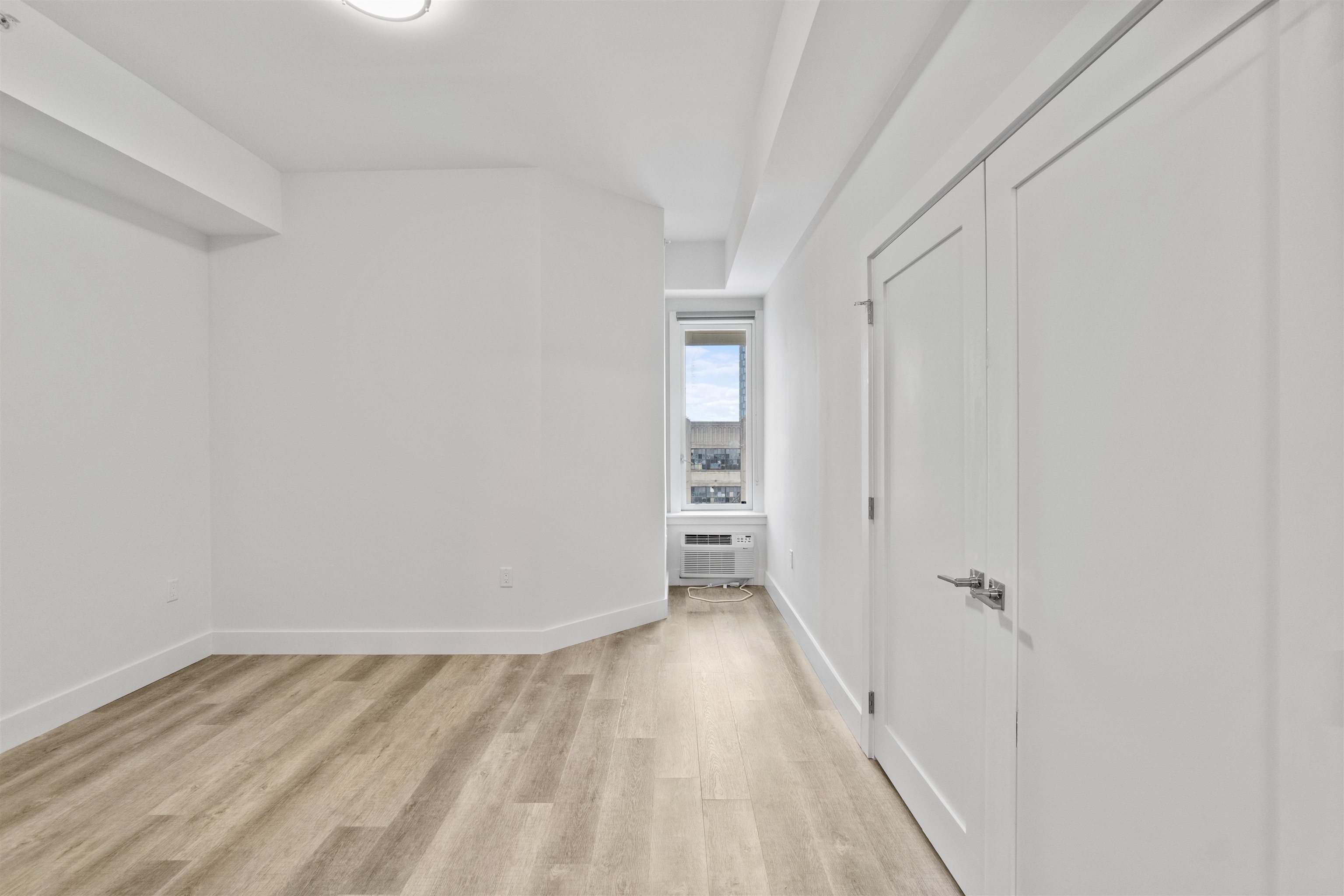 412 WHITON ST Unit: 206