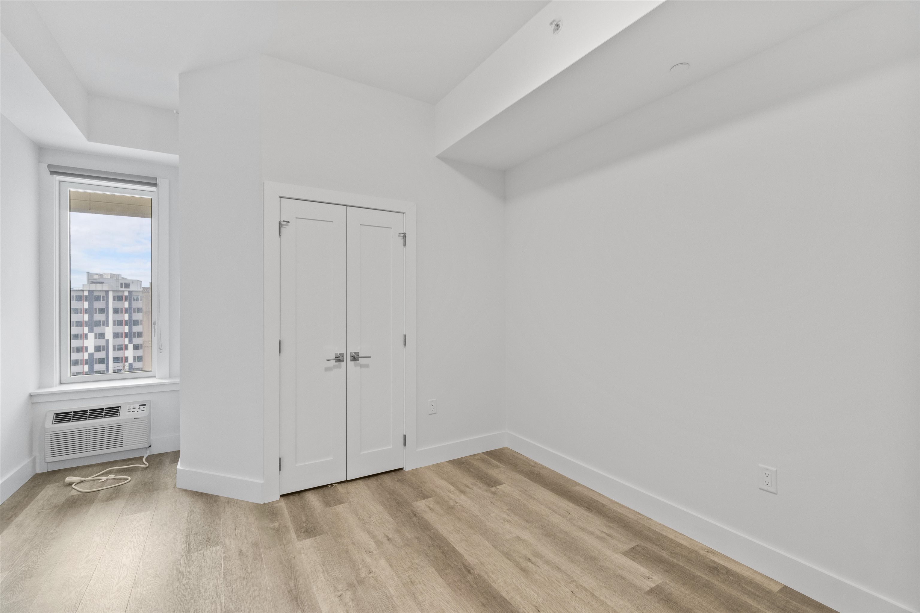 412 WHITON ST Unit: 206