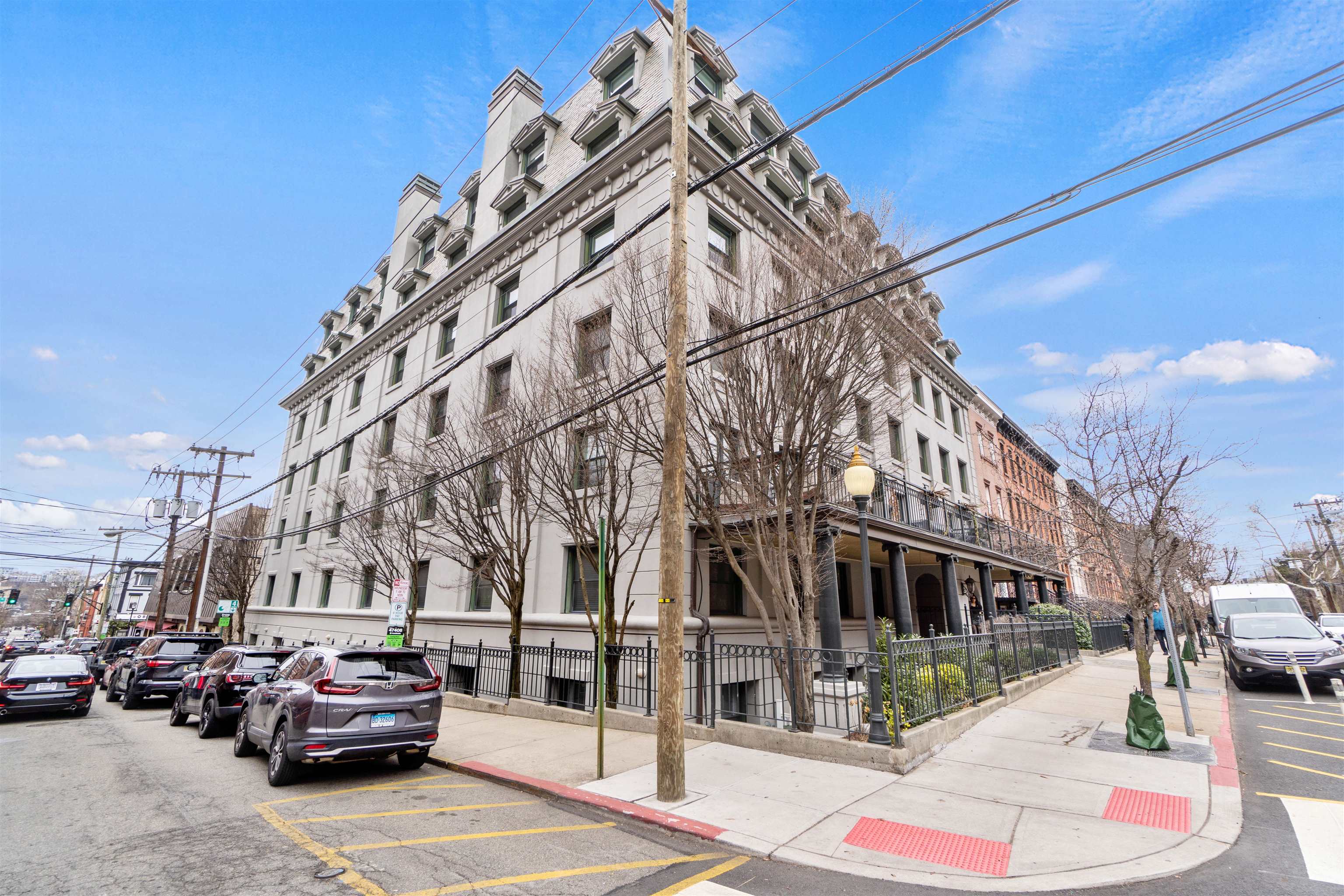 600 HUDSON ST Unit: 6B