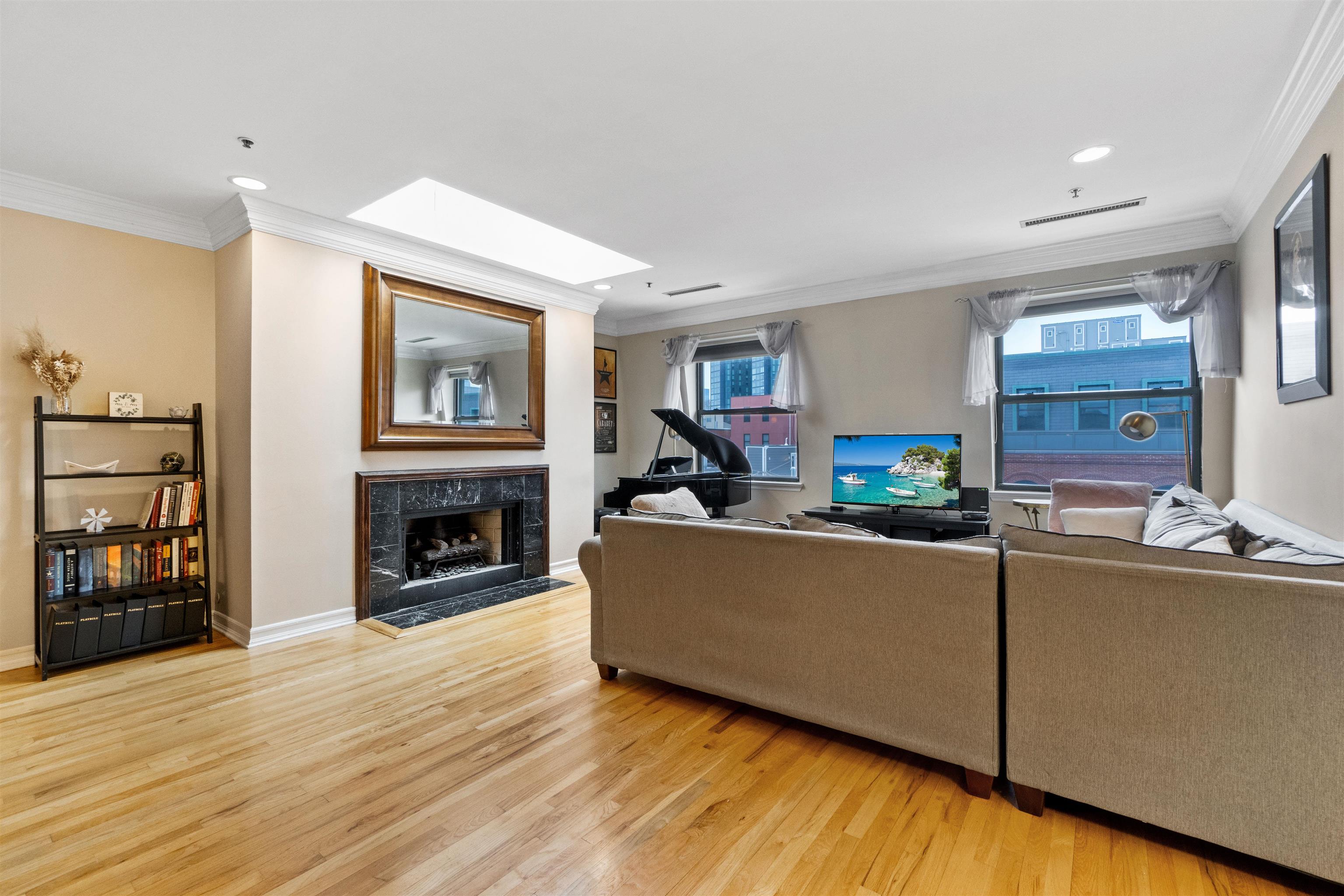 600 HUDSON ST Unit: 6B