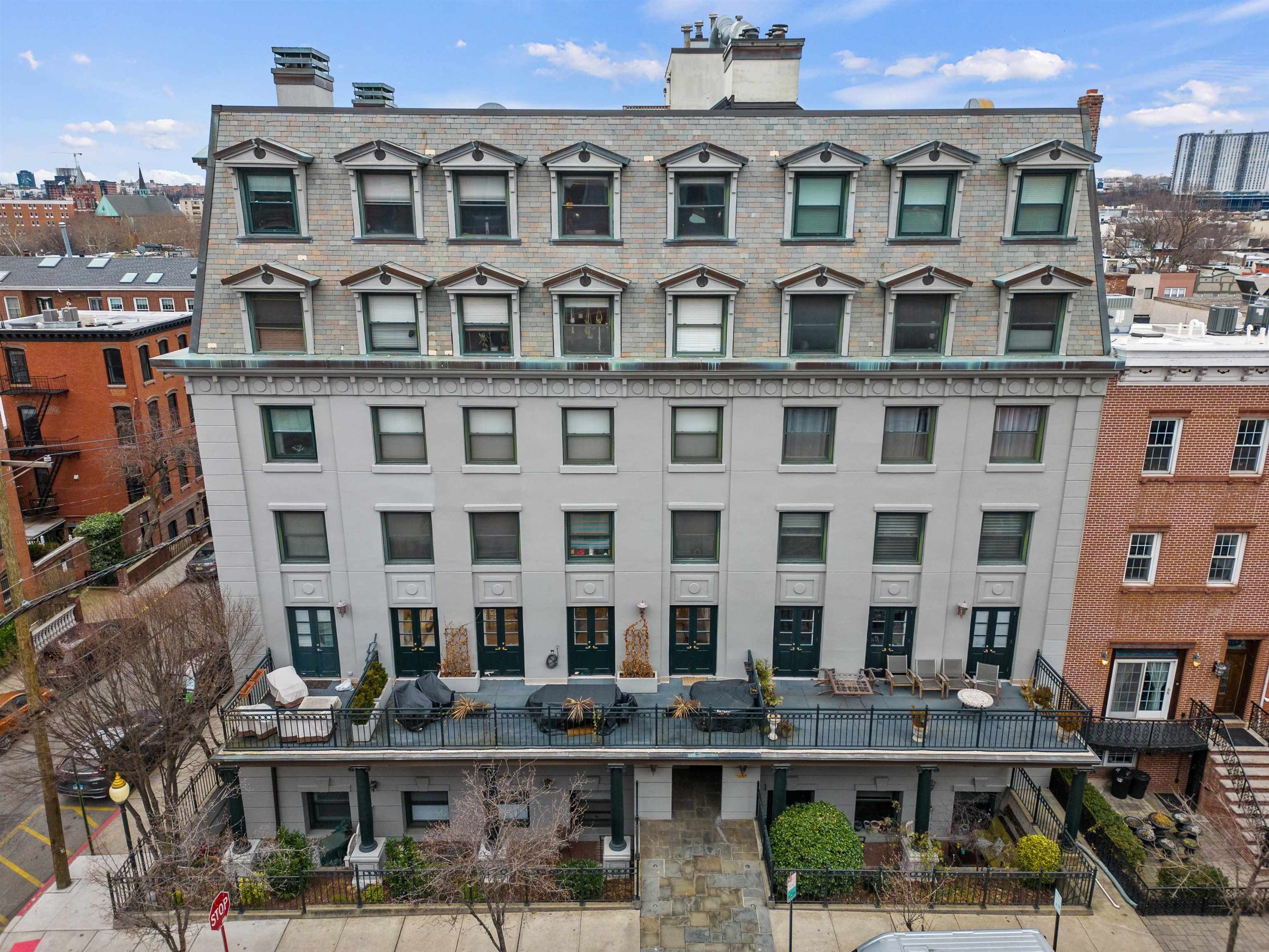 600 HUDSON ST Unit: 6B