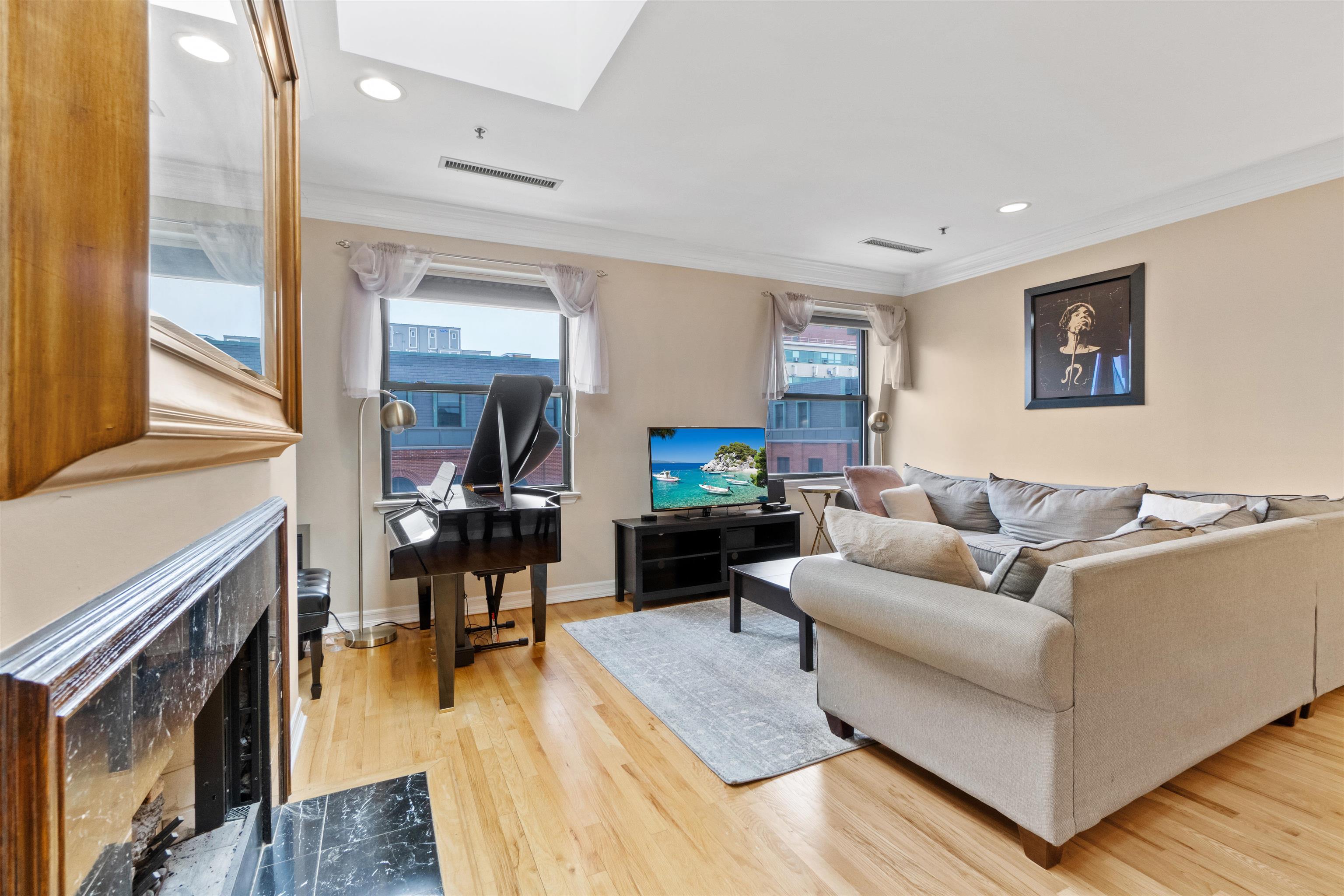 600 HUDSON ST Unit: 6B