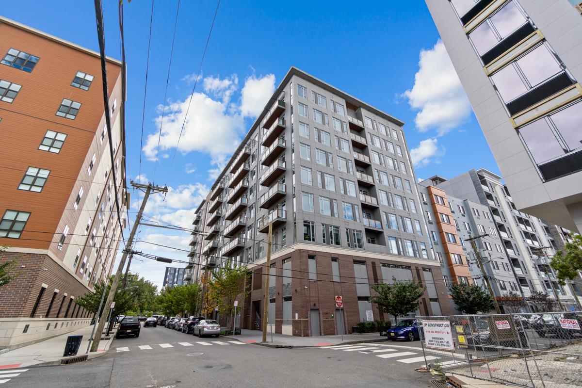 18-2 ASH ST Unit: 2