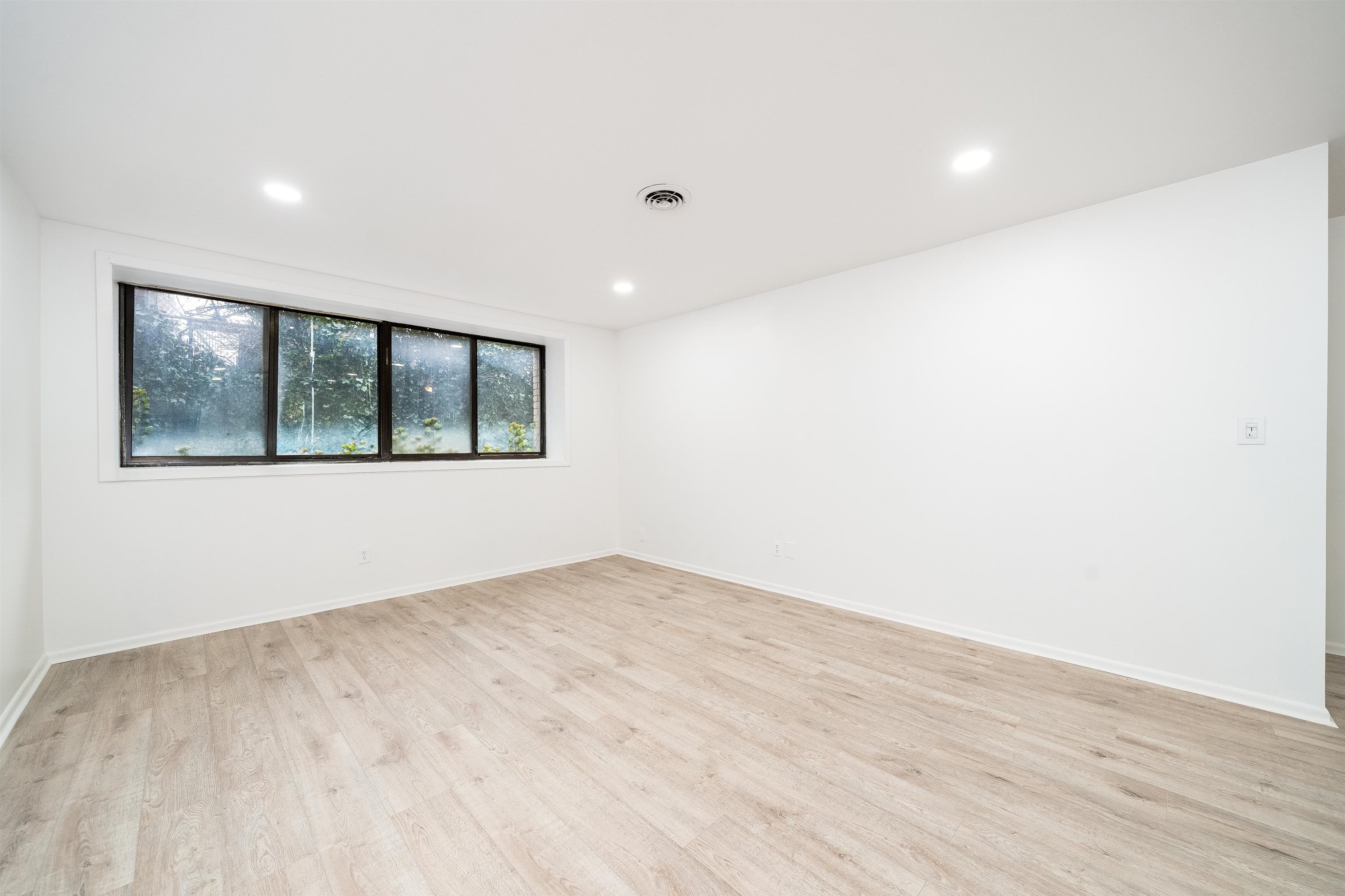 86 WEST 33RD ST Unit: 102