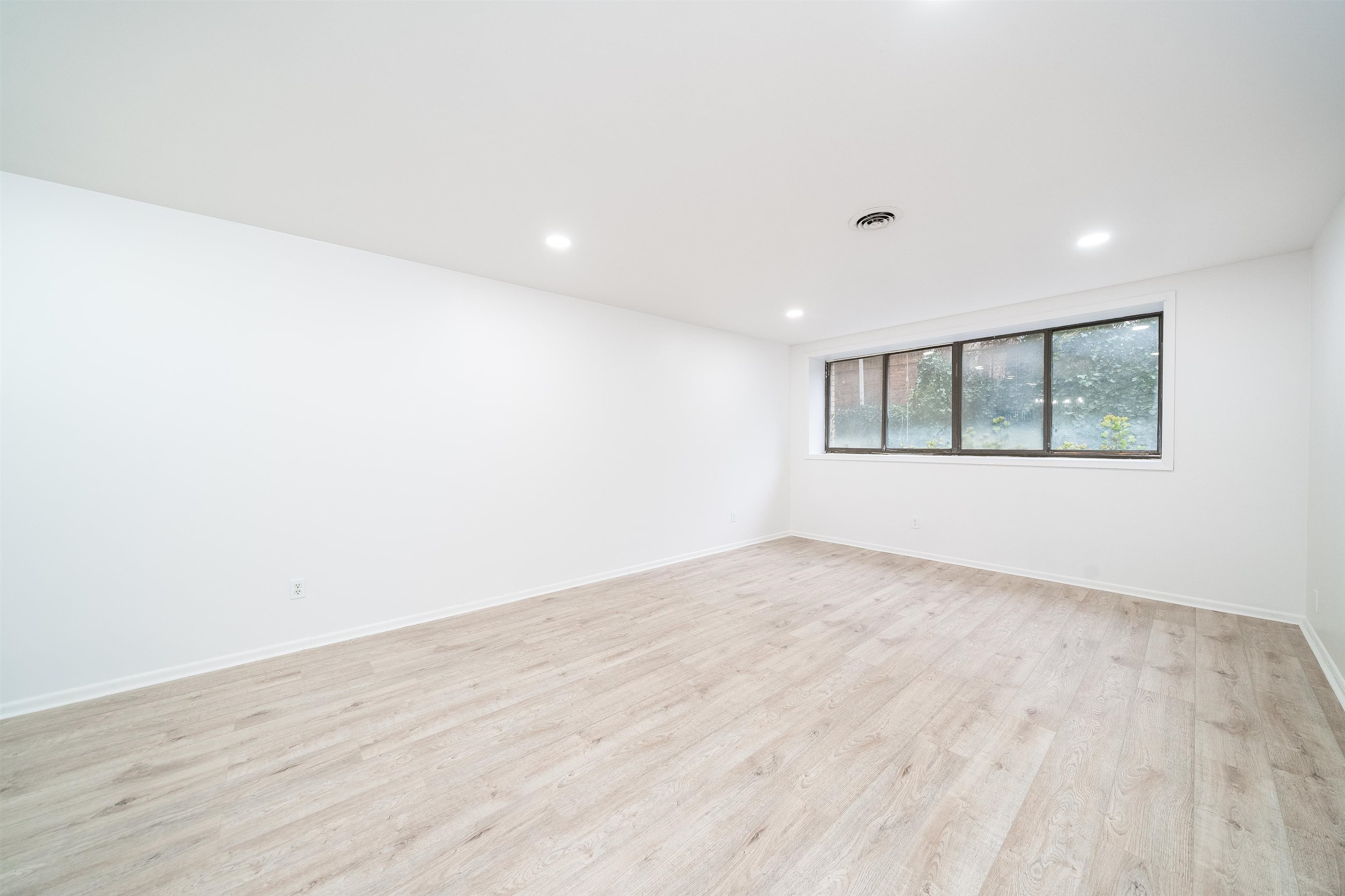 86 WEST 33RD ST Unit: 102