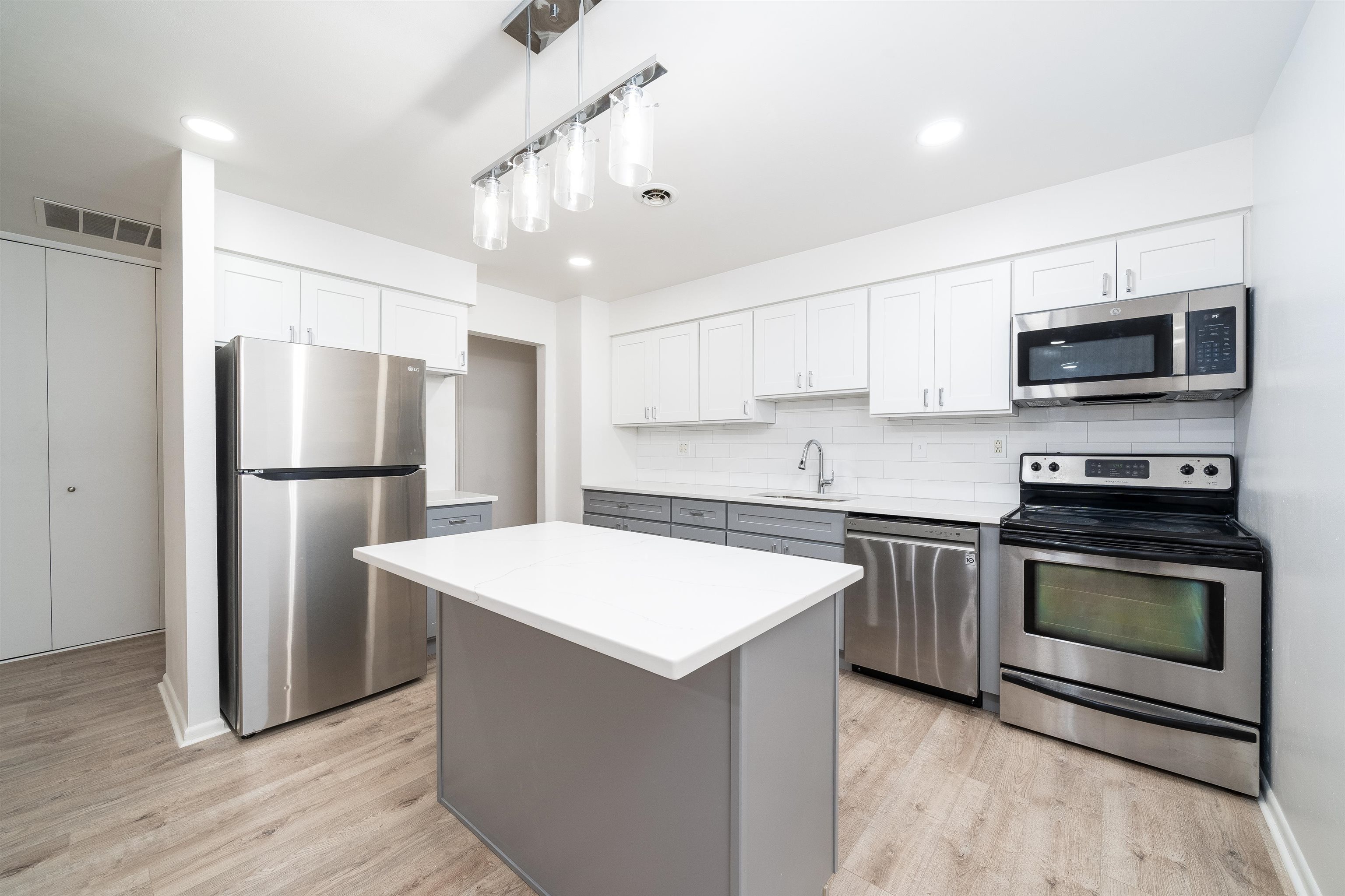 86 WEST 33RD ST Unit: 102