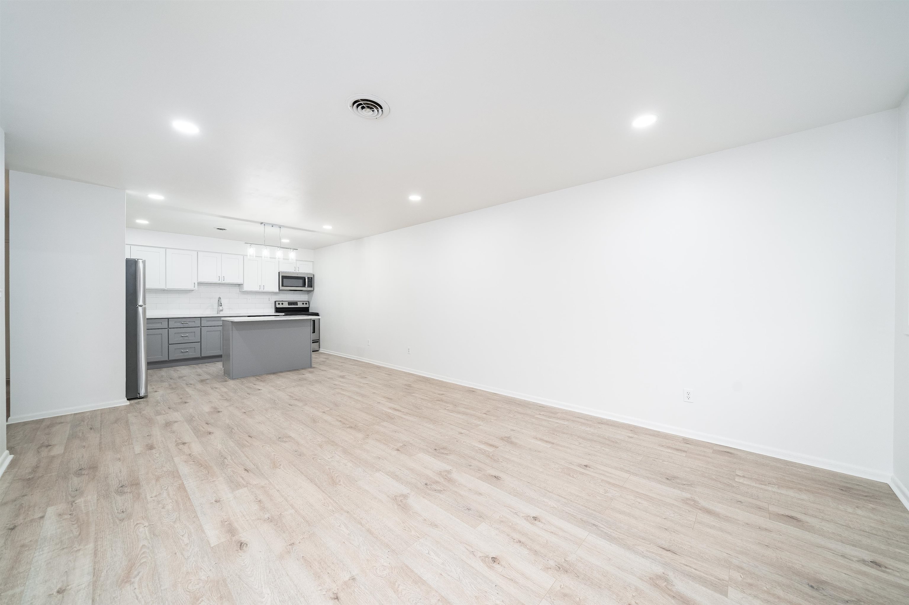 86 WEST 33RD ST Unit: 102