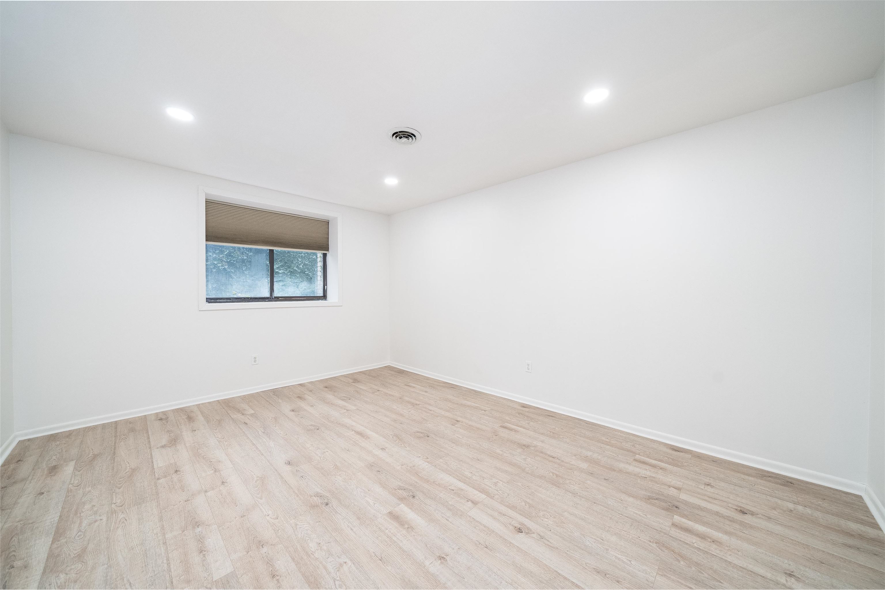 86 WEST 33RD ST Unit: 102