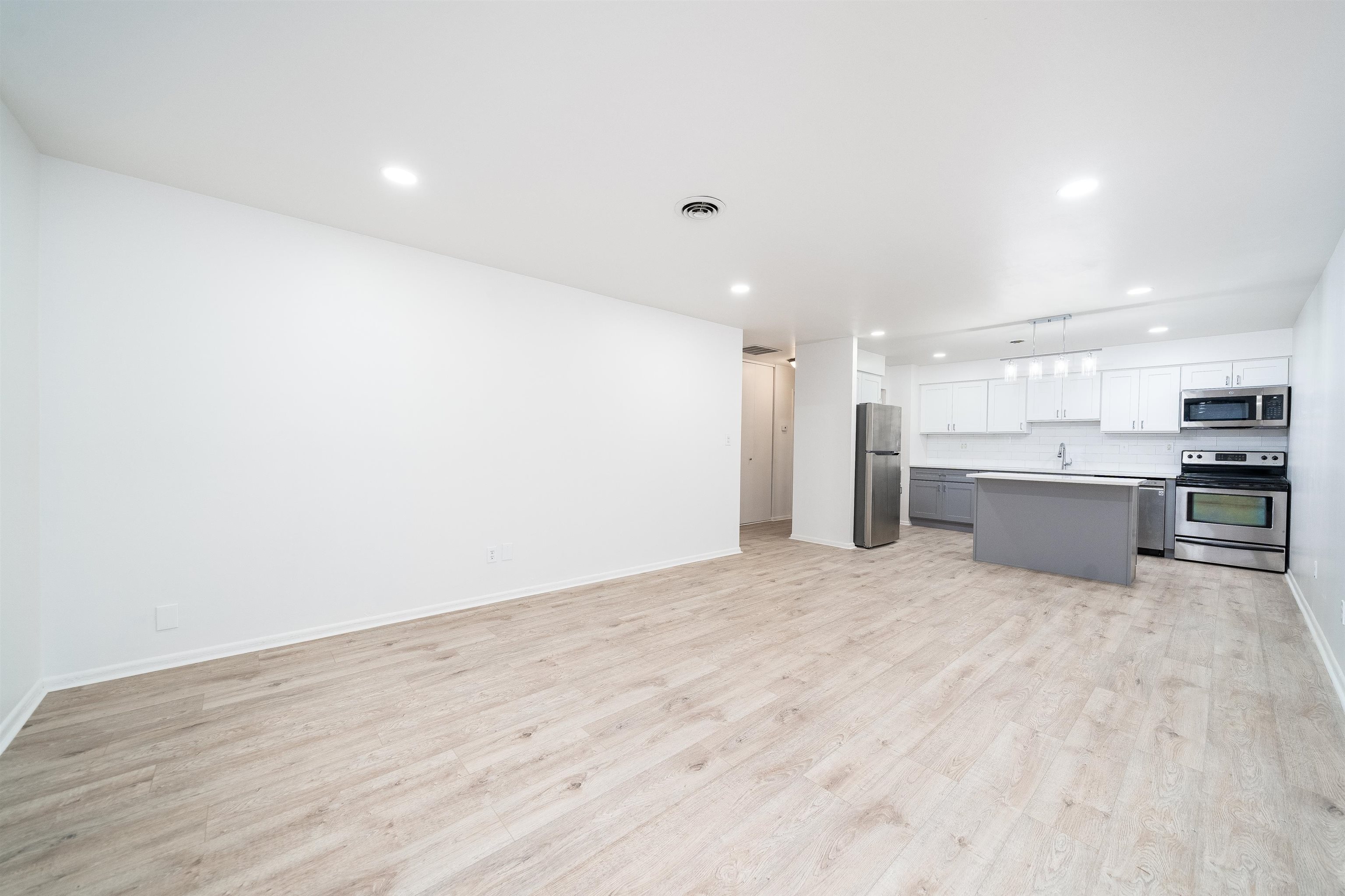 86 WEST 33RD ST Unit: 102