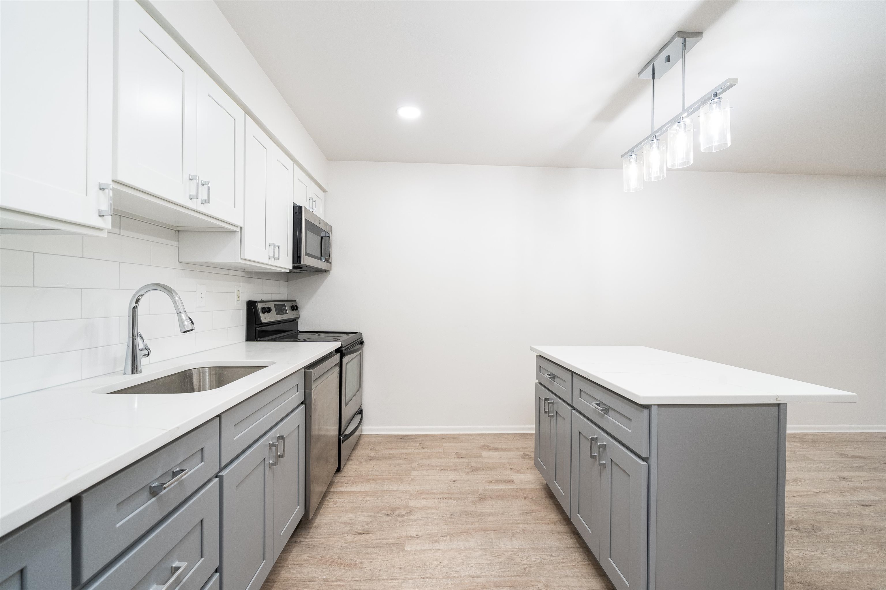 86 WEST 33RD ST Unit: 102