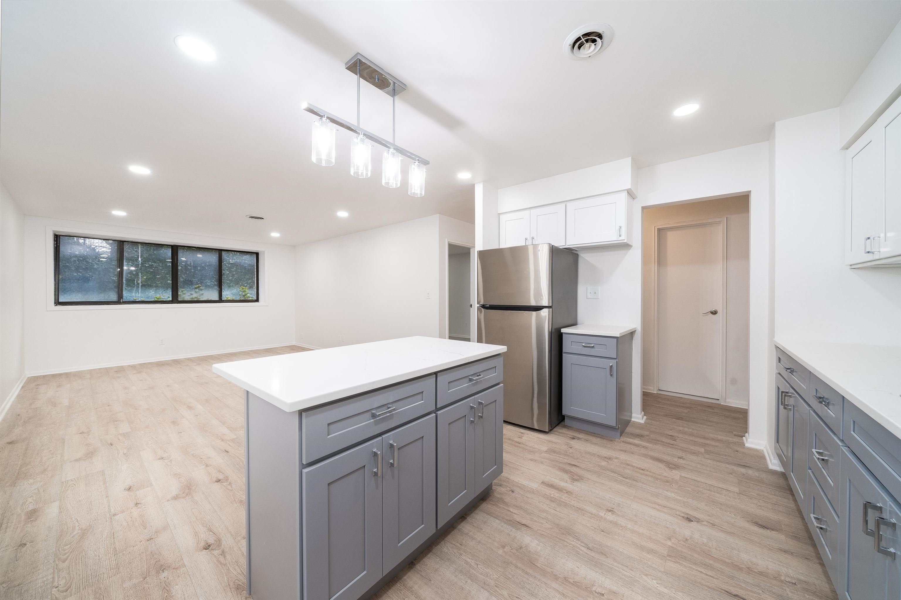 86 WEST 33RD ST Unit: 102