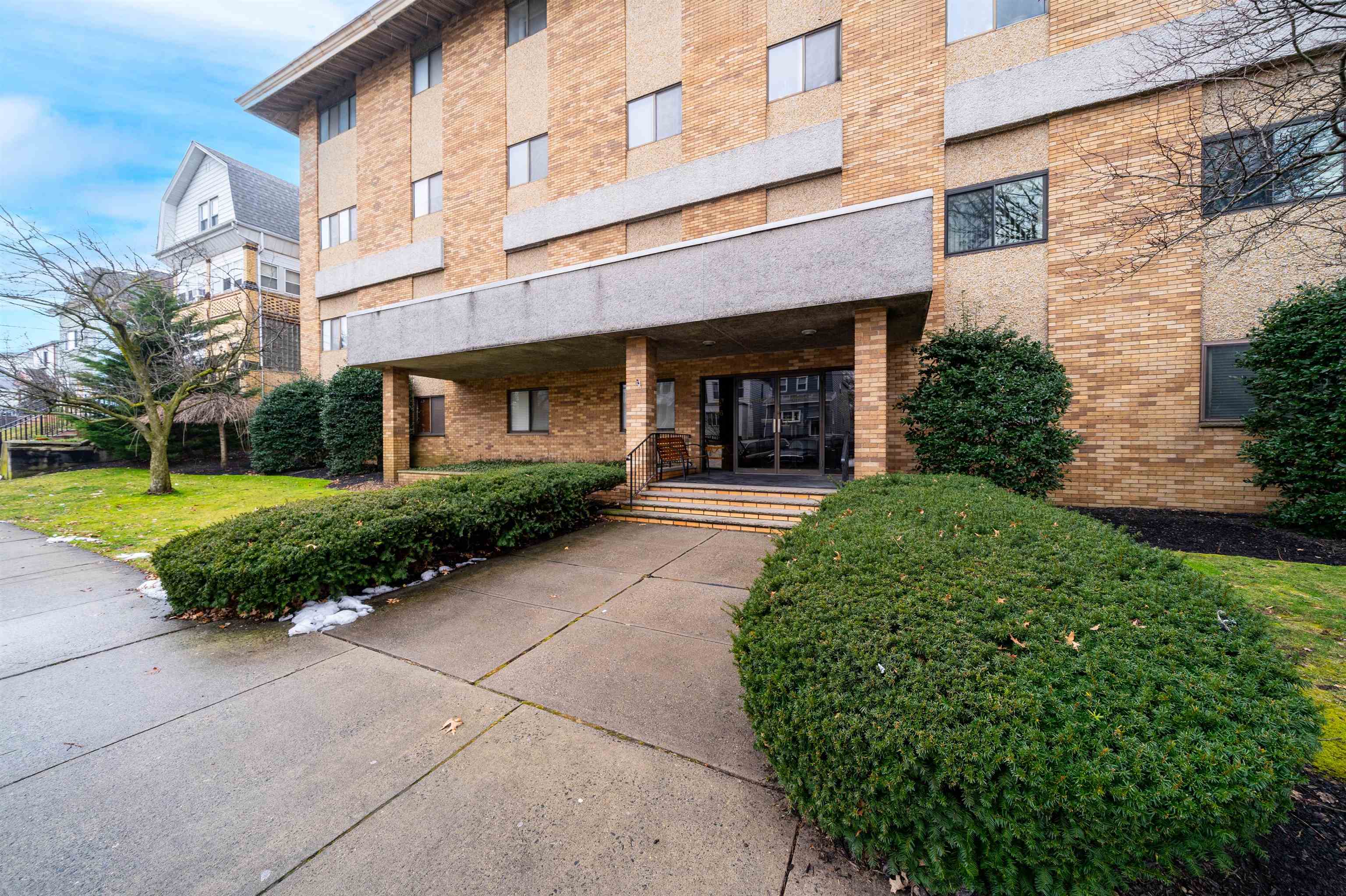 86 WEST 33RD ST Unit: 102