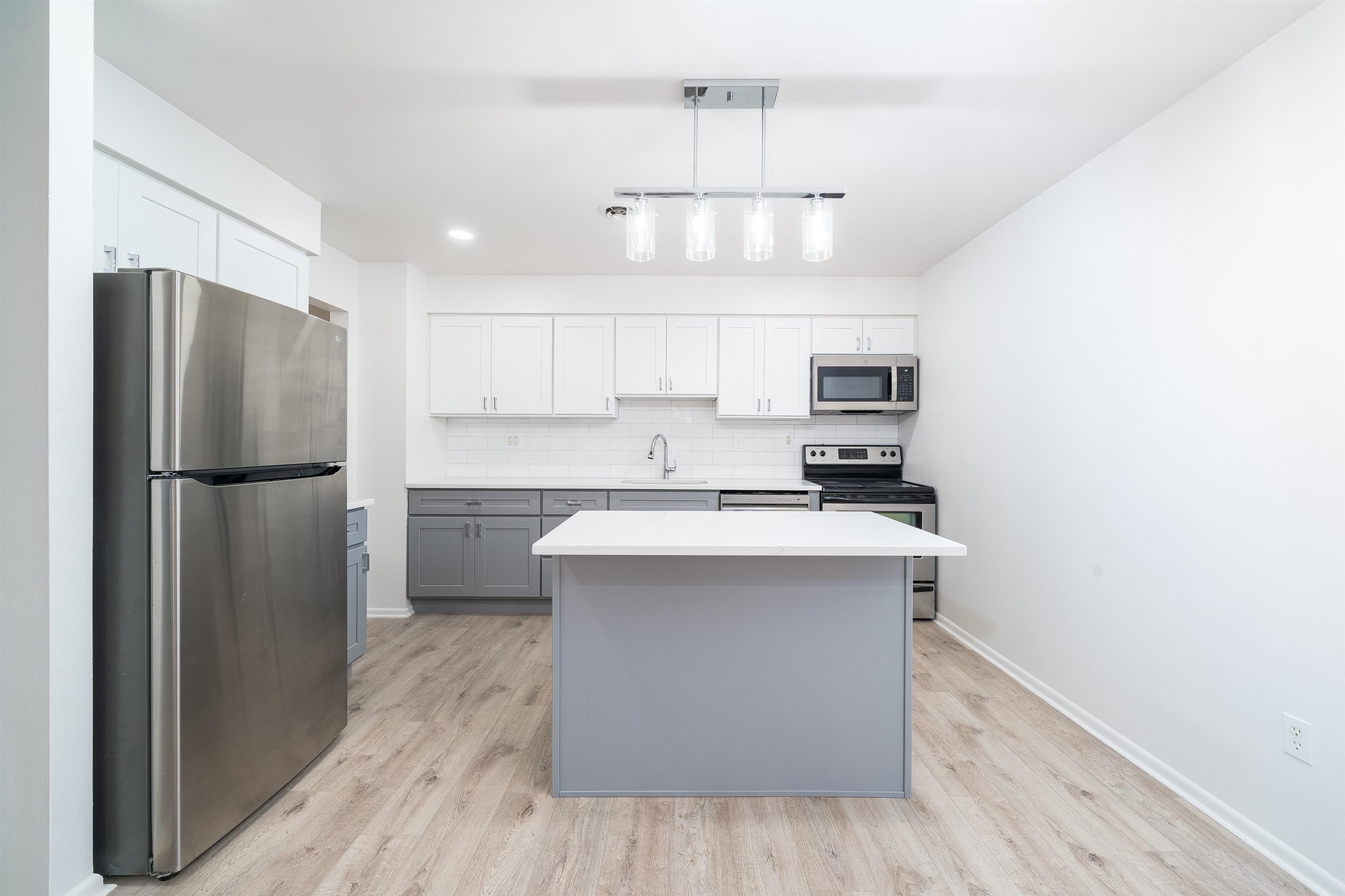 86 WEST 33RD ST Unit: 102