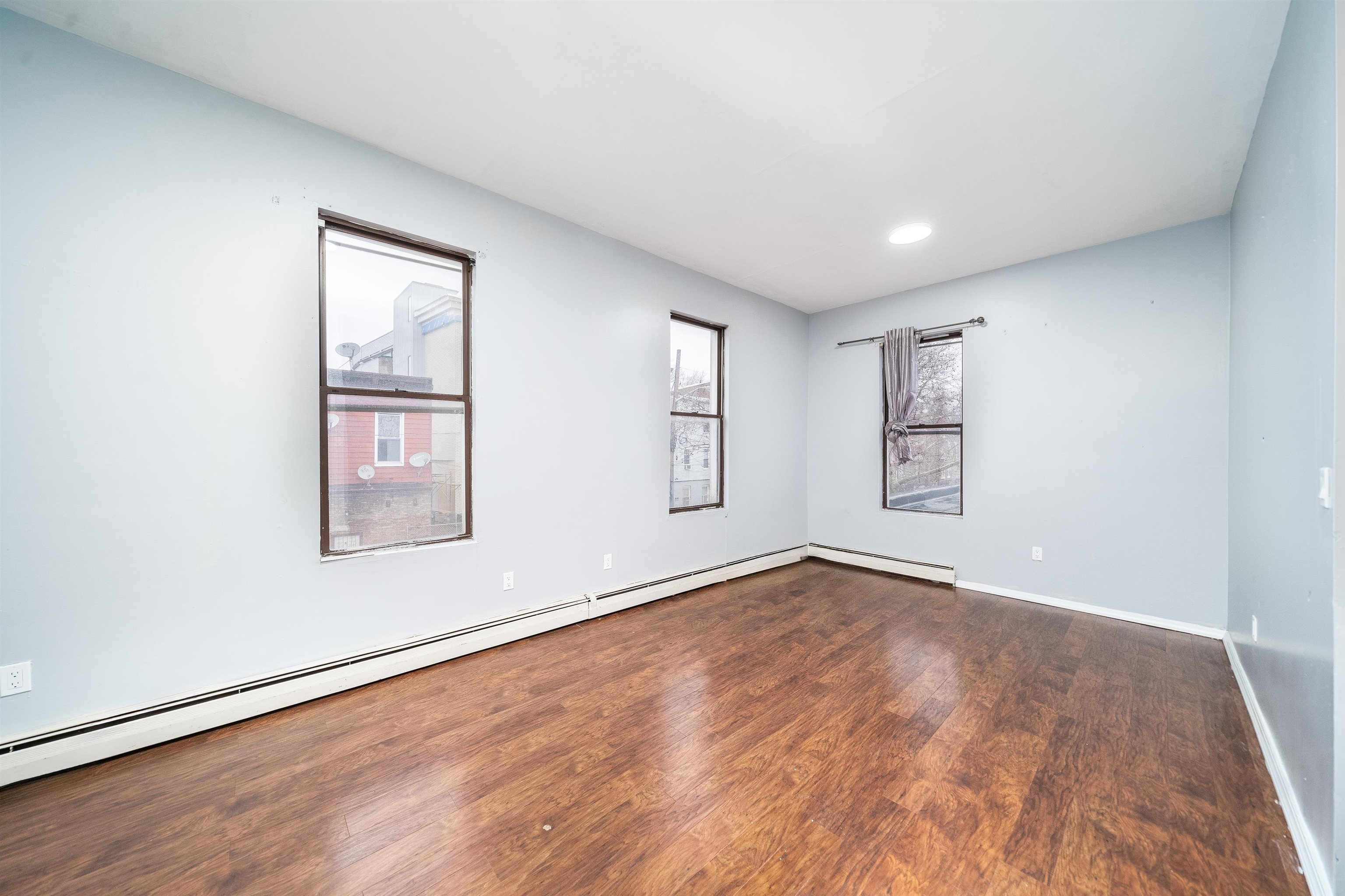 176 MONTICELLO AVE Unit: 2