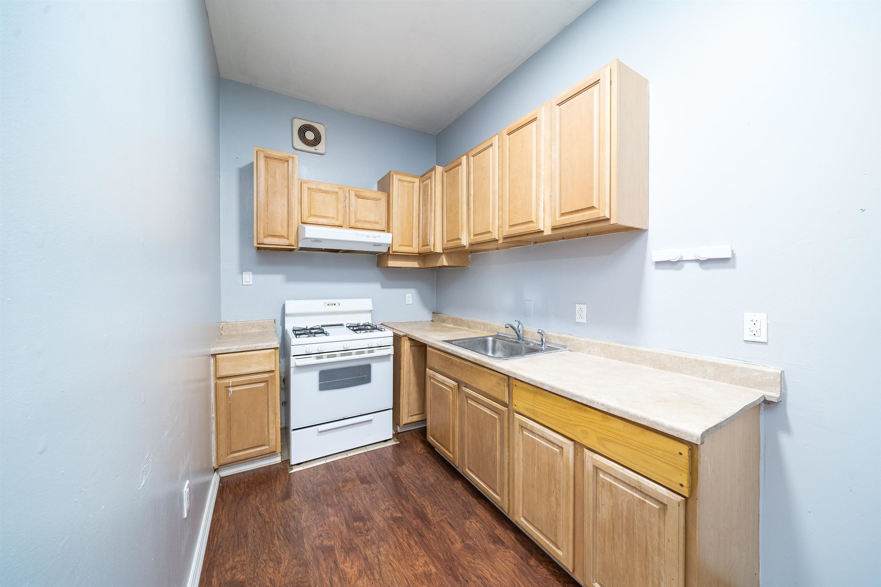 176 MONTICELLO AVE Unit: 2