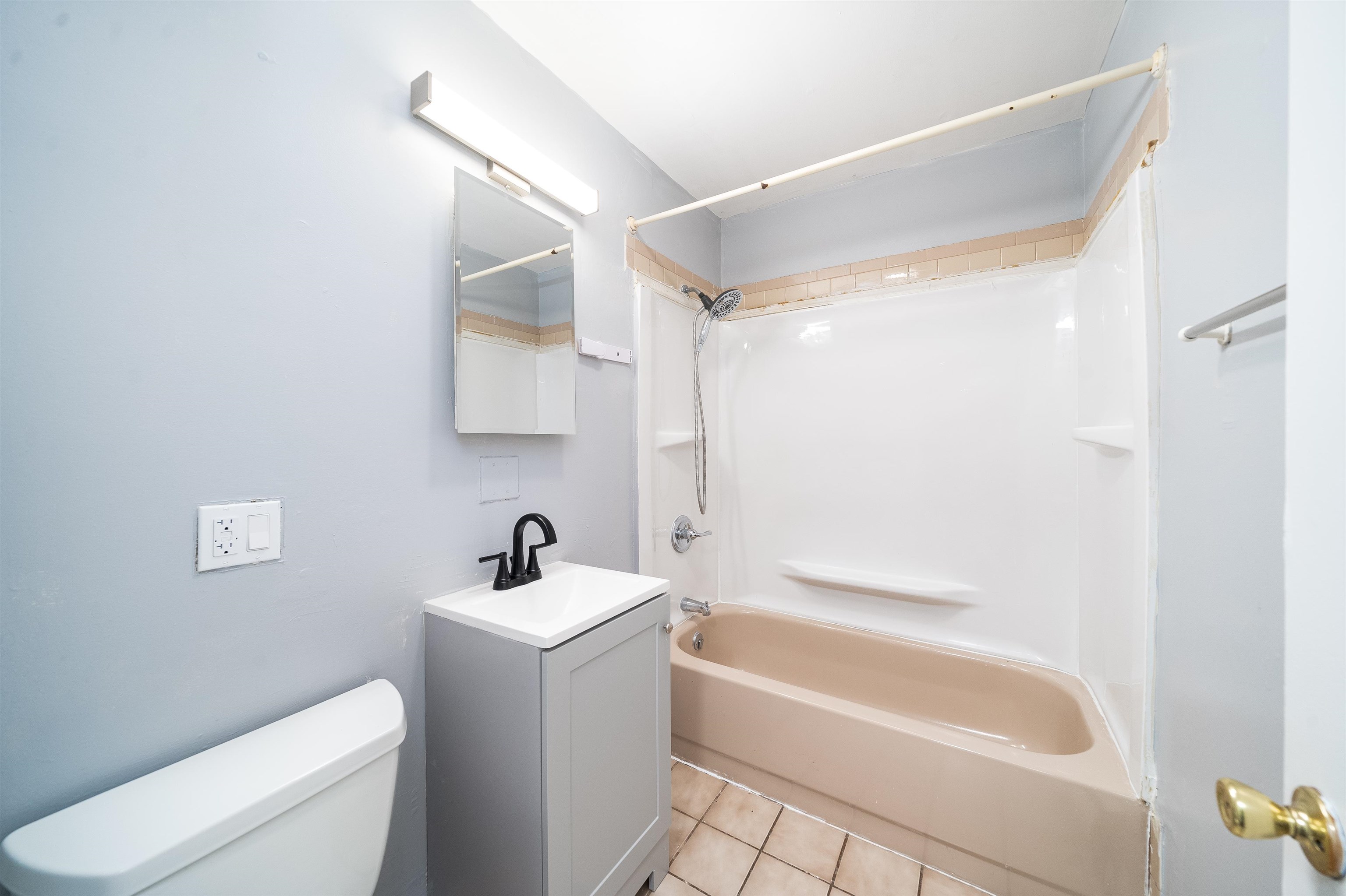 176 MONTICELLO AVE Unit: 2