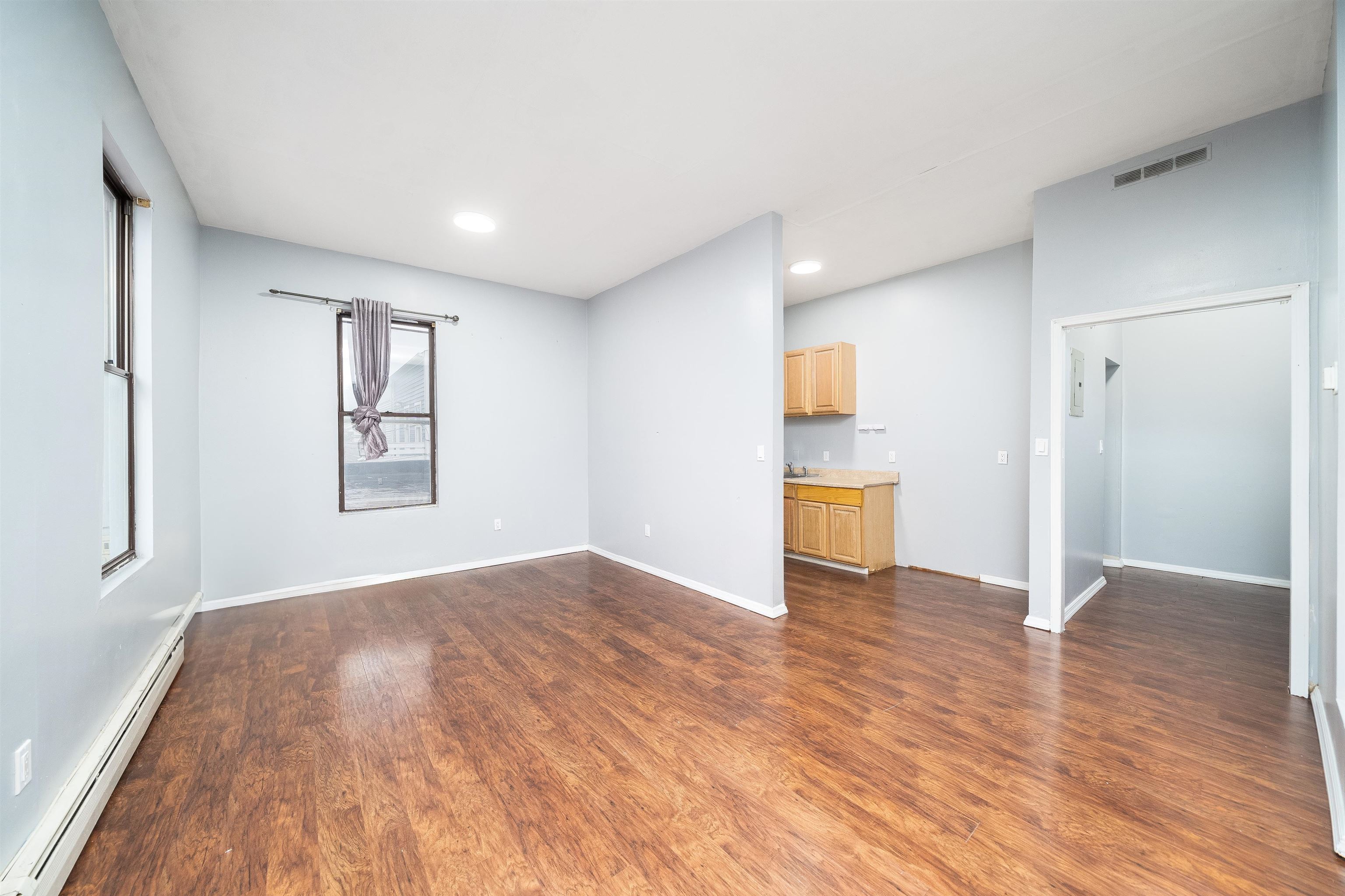 176 MONTICELLO AVE Unit: 2