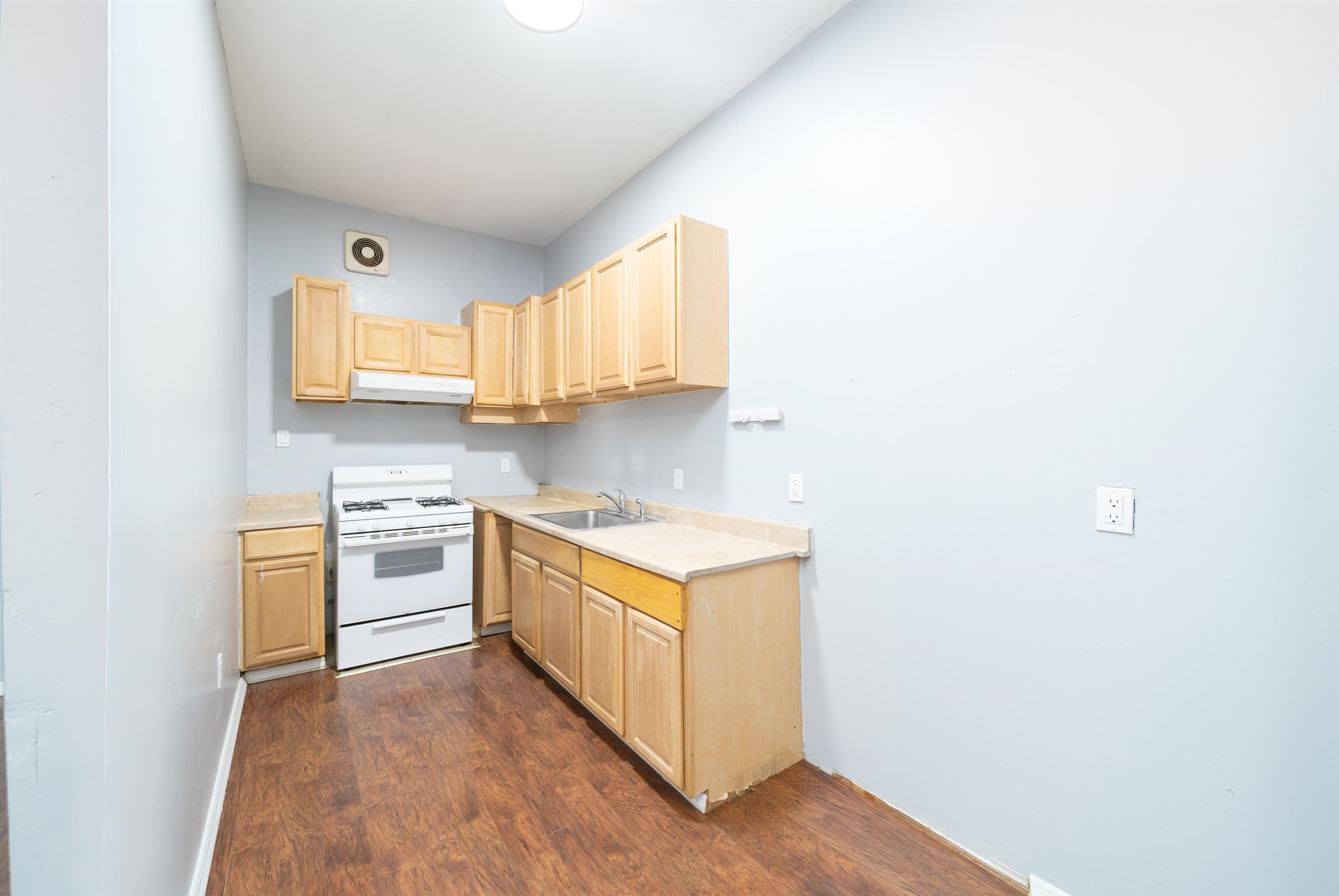 176 MONTICELLO AVE Unit: 2
