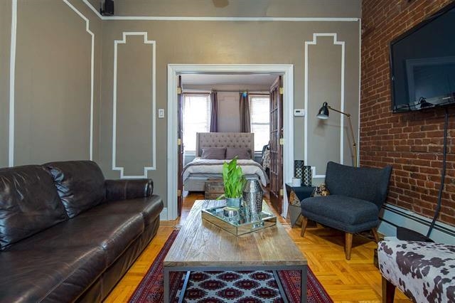 258 9TH ST Unit: 2