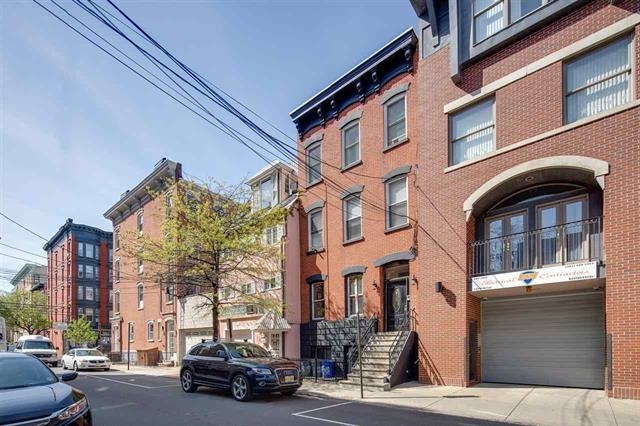 258 9TH ST Unit: 2