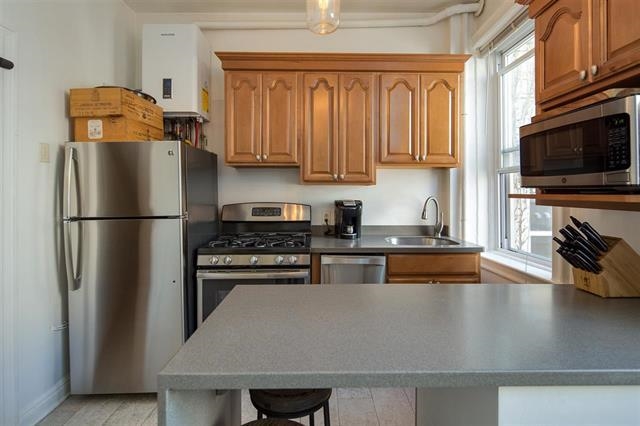 258 9TH ST Unit: 2
